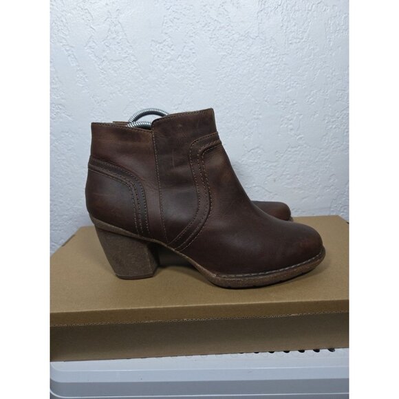 Clarks Carleta Artisan Womens Size 8.5 Brown Leather Ankle Booties Boots Shoes - Picture 1 of 9